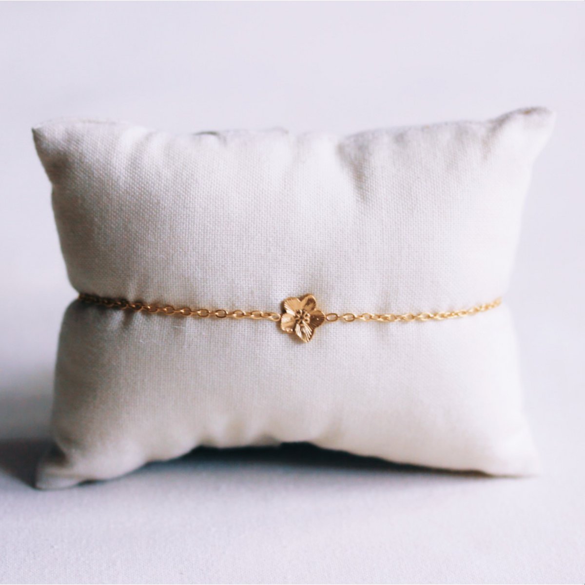 Delicate steel bracelet with a small flower