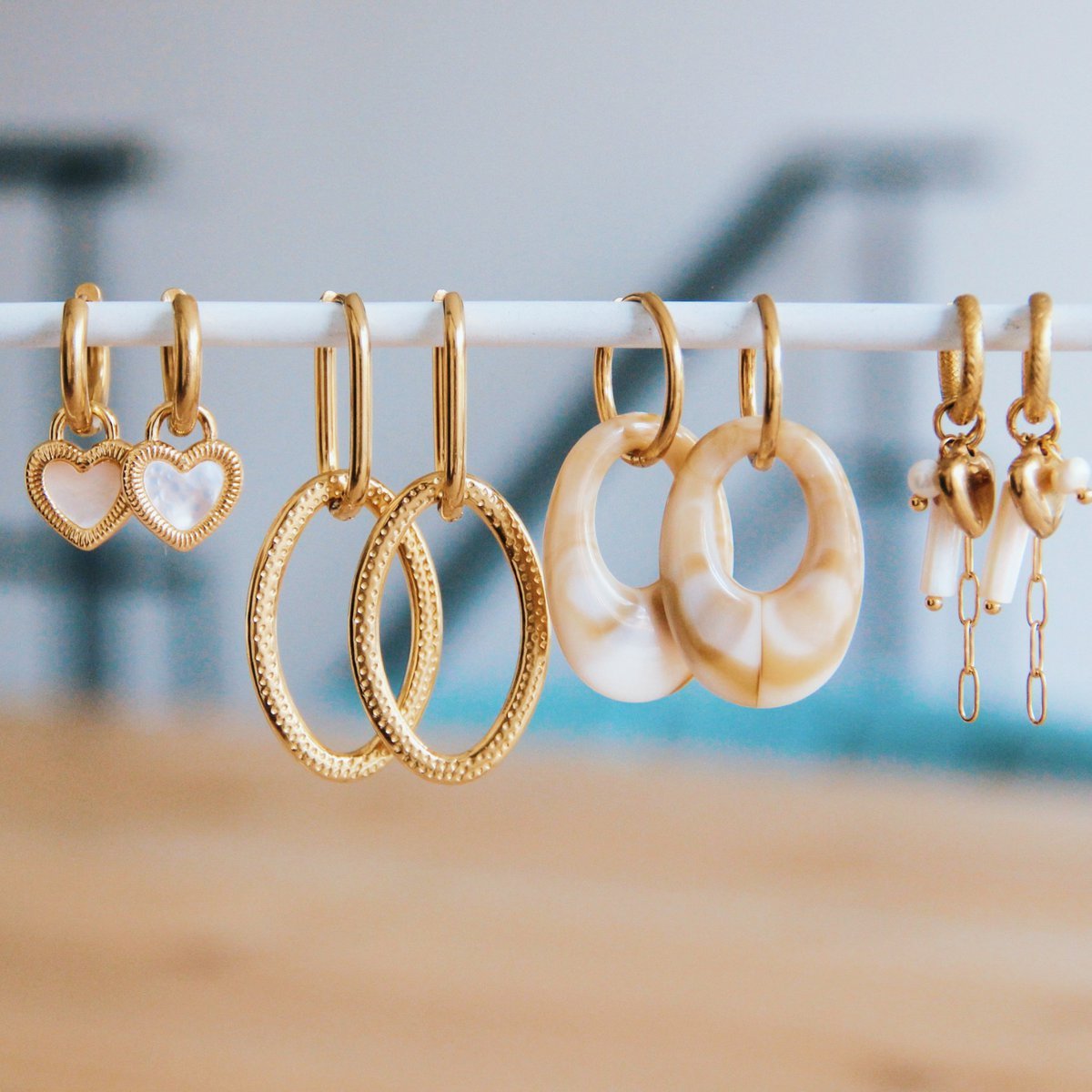 Stainless steel earring with resin drop – mixed/gold