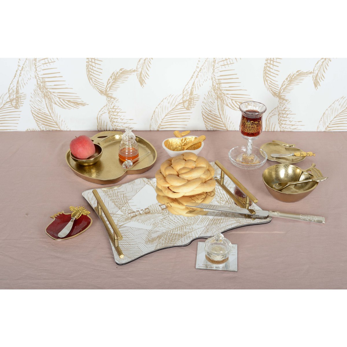 GOLD APPLE TRAY WITH CUP 26.5X25.5X2CM