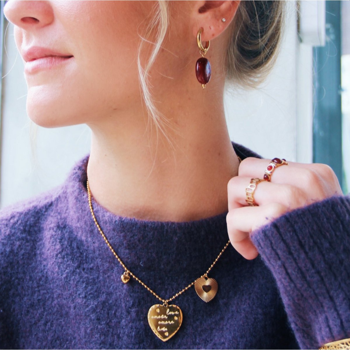 Wide hoop with oval resin pendant - bordeaux