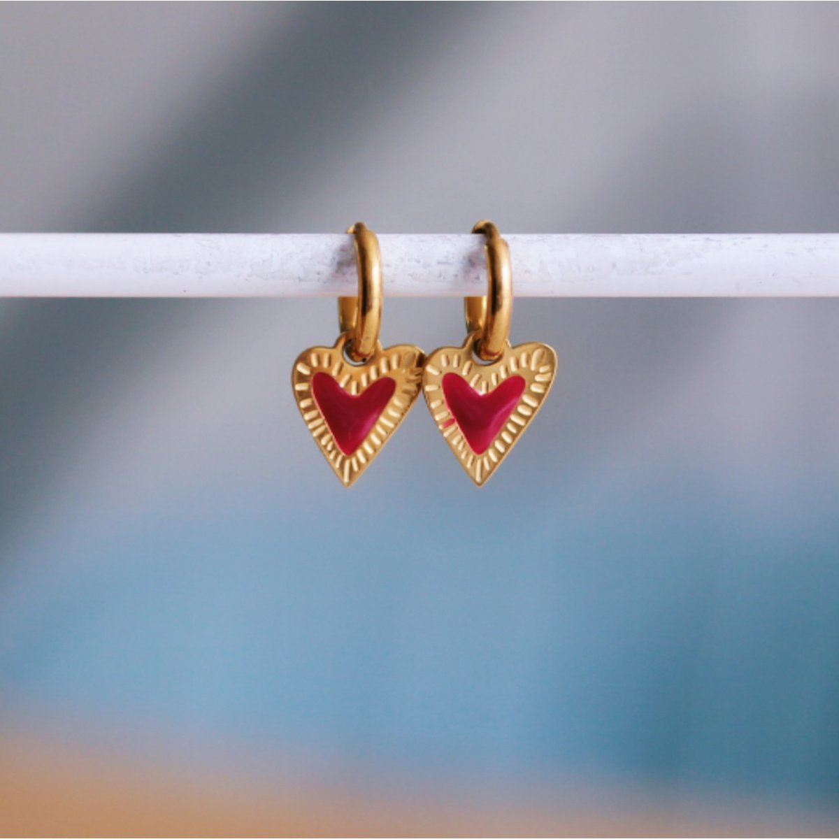 Stainless steel hoop earrings with fantasy heart - cerise