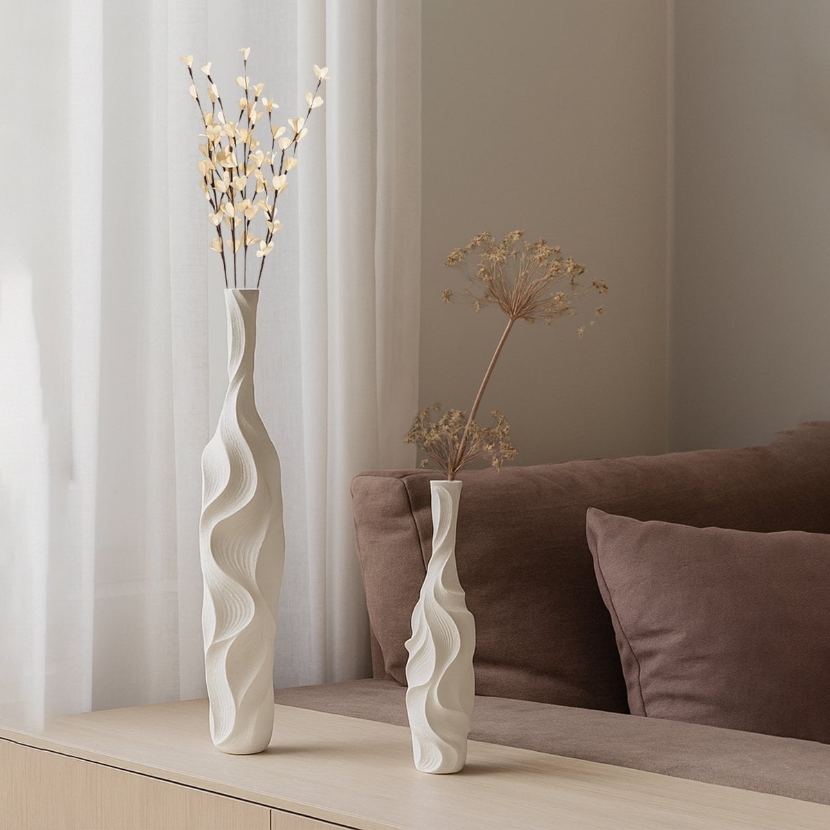 Matt white vase in polyresin 14x14x58cm