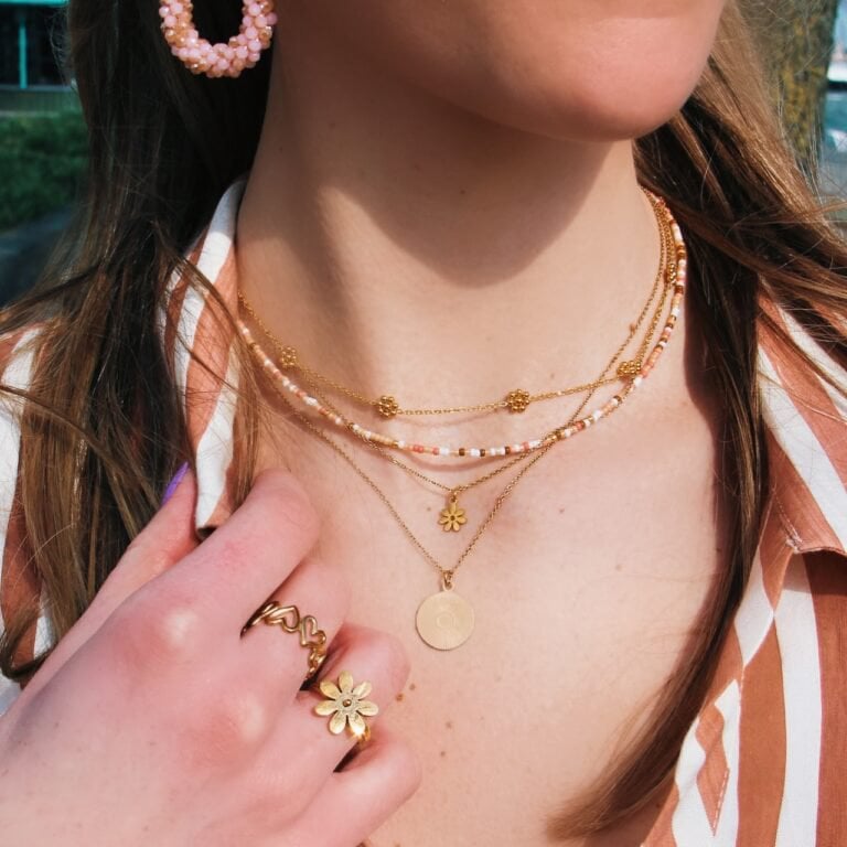 Stainless steel fine daisy flower necklace - gold