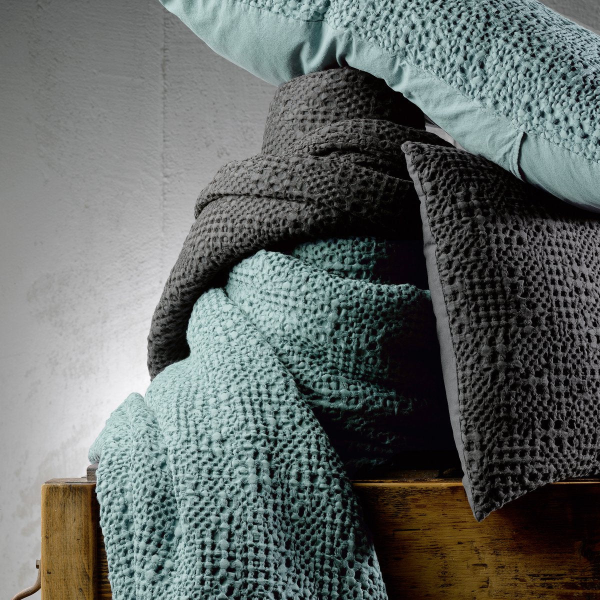 Stonewashed throw Tana Verdigris 180 x 260