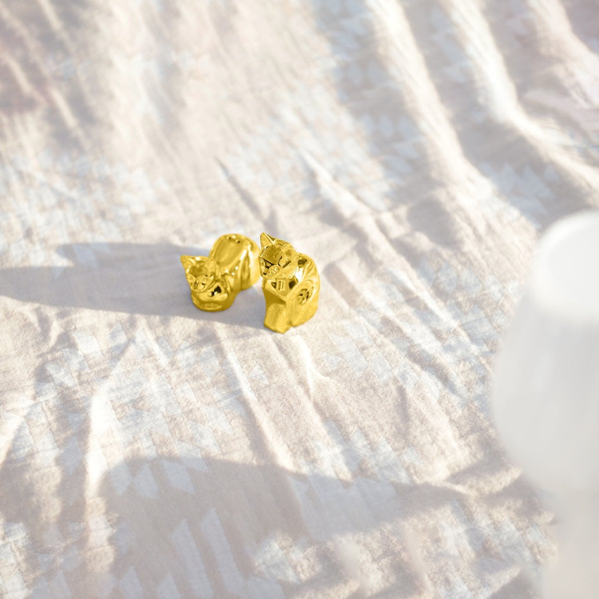 Golden cat salt and pepper