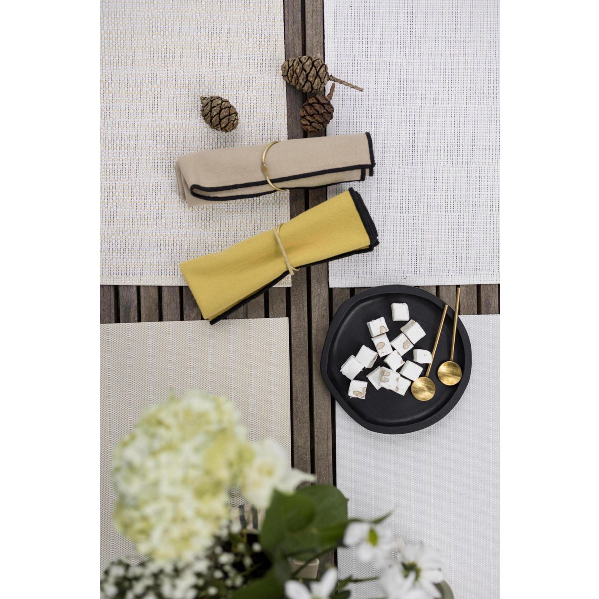 Canna placemat Snow/silver 33 x 45