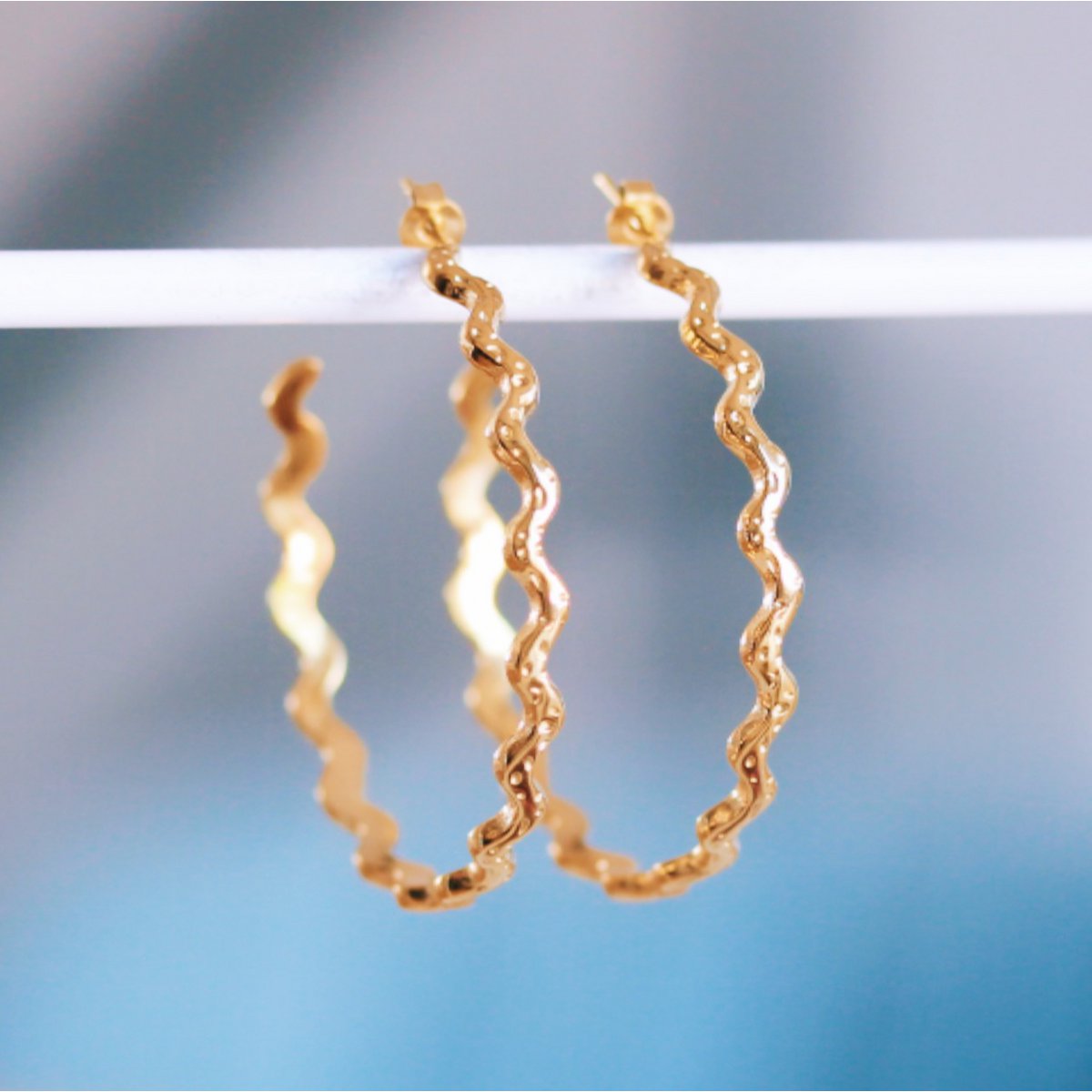 Stainless steel hoop earring 'WAVE'