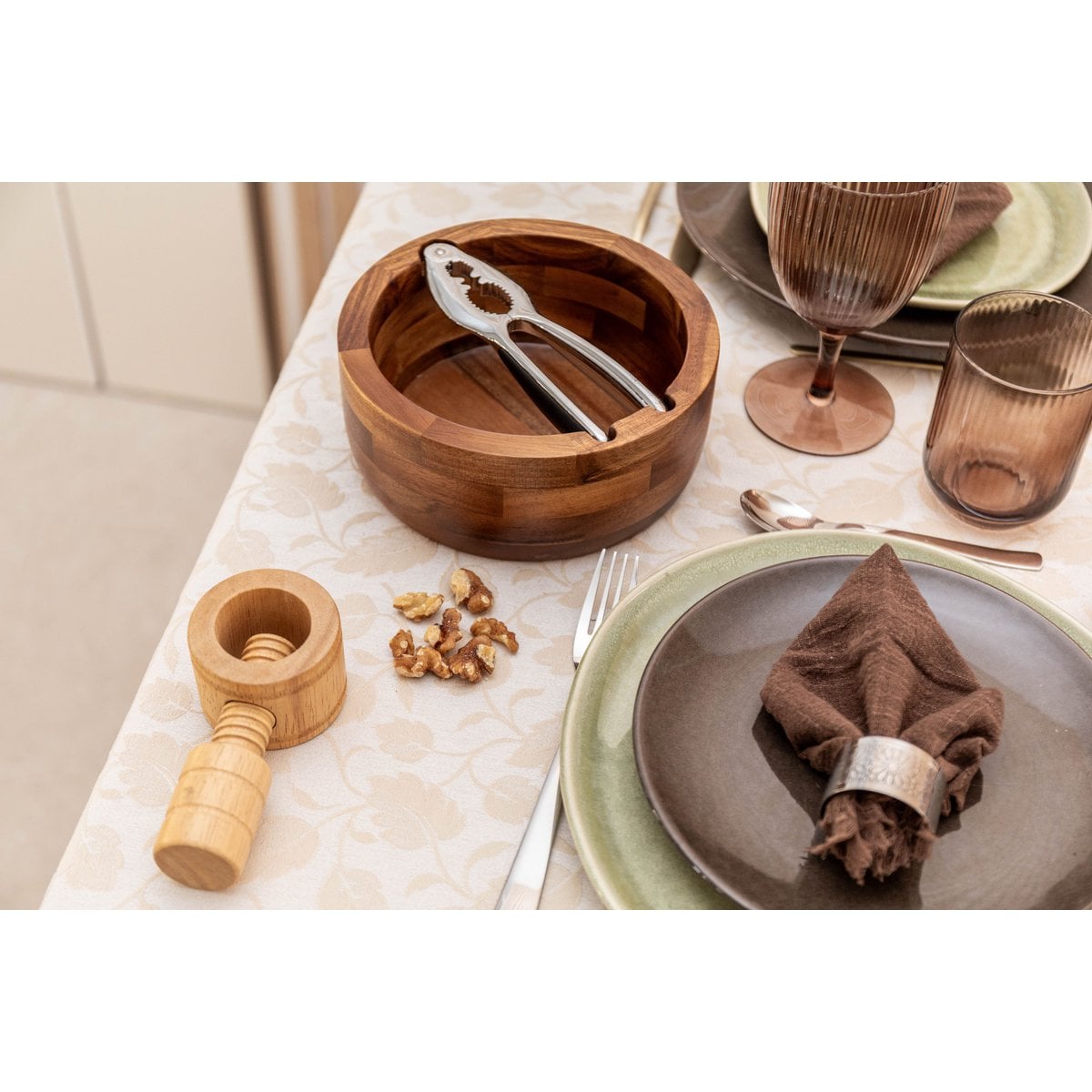 WOODEN BOWL WITH NUTCRACKER