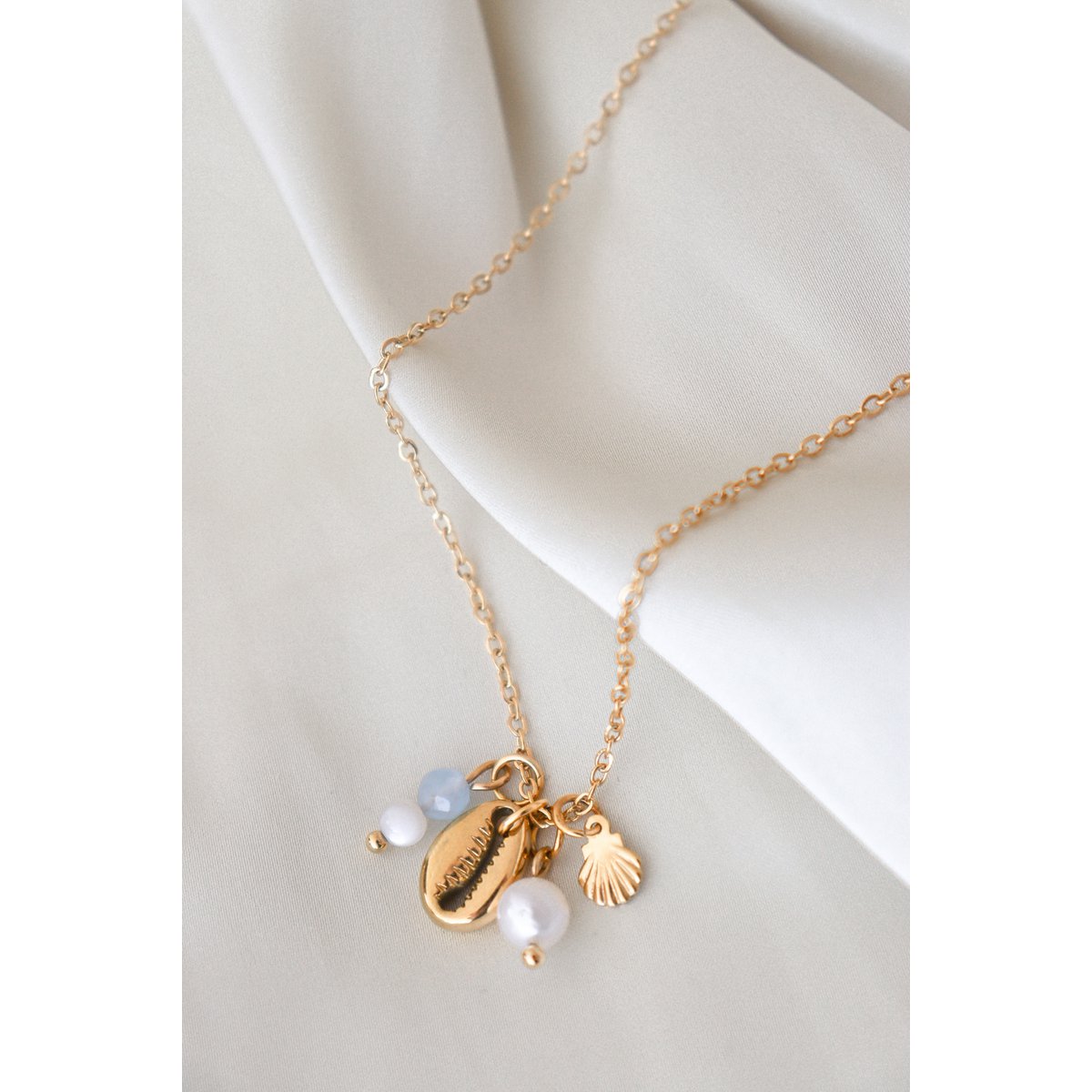 Shell Necklace Aquamarine and Pearl - Gold