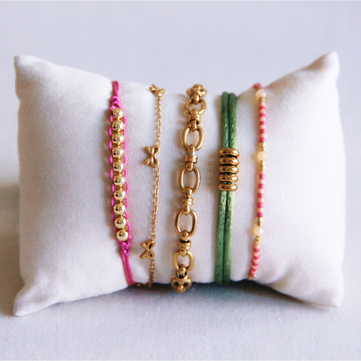 Satin bracelet with gold-colored beads - peach