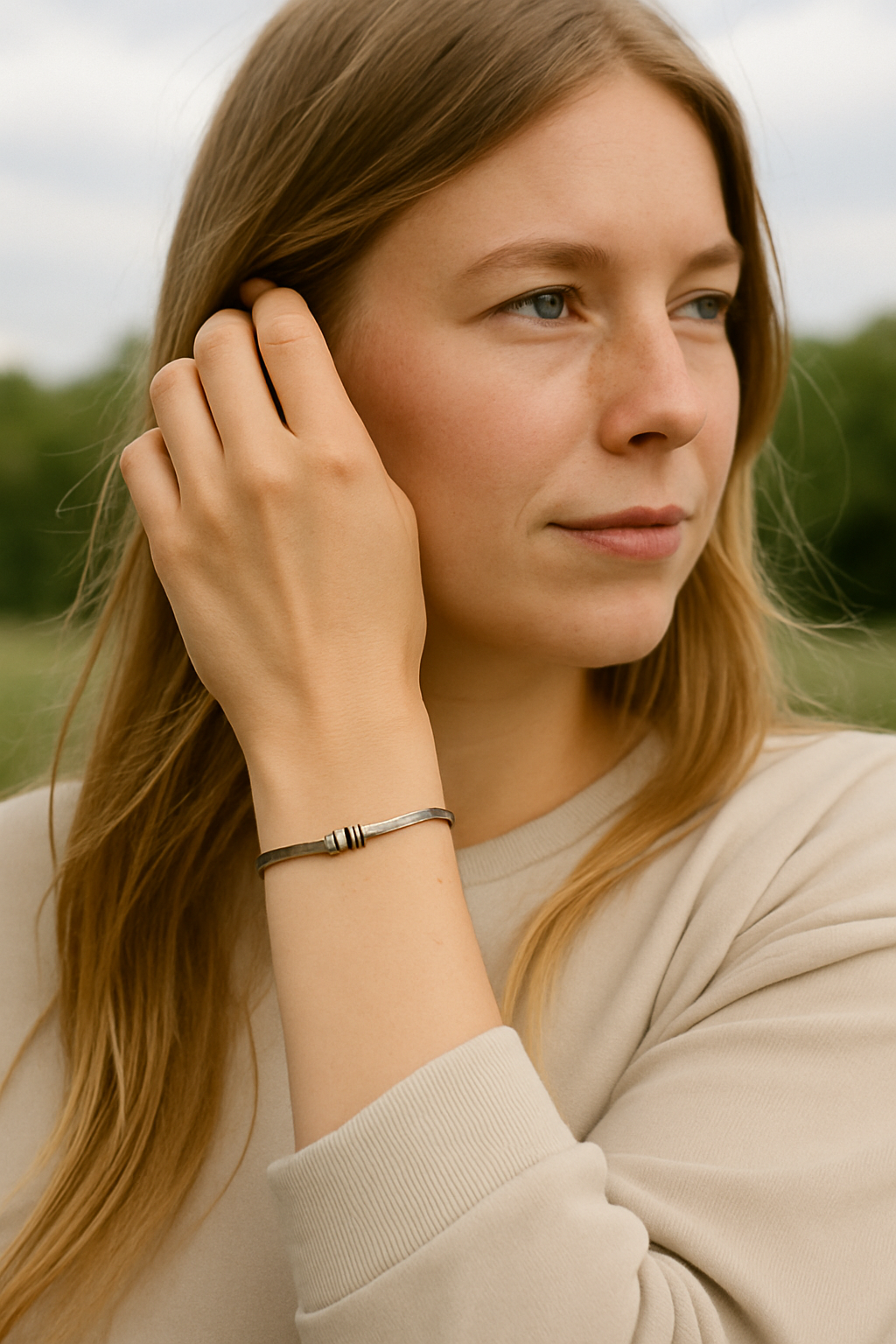 FW105 - Satin bracelet with rings - taupe / gold