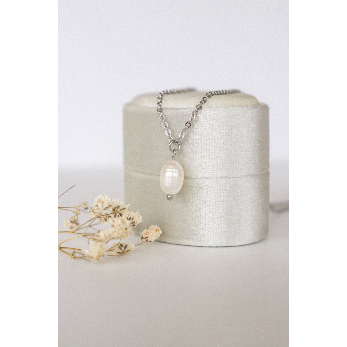 Classic Pearl Necklace - Silver