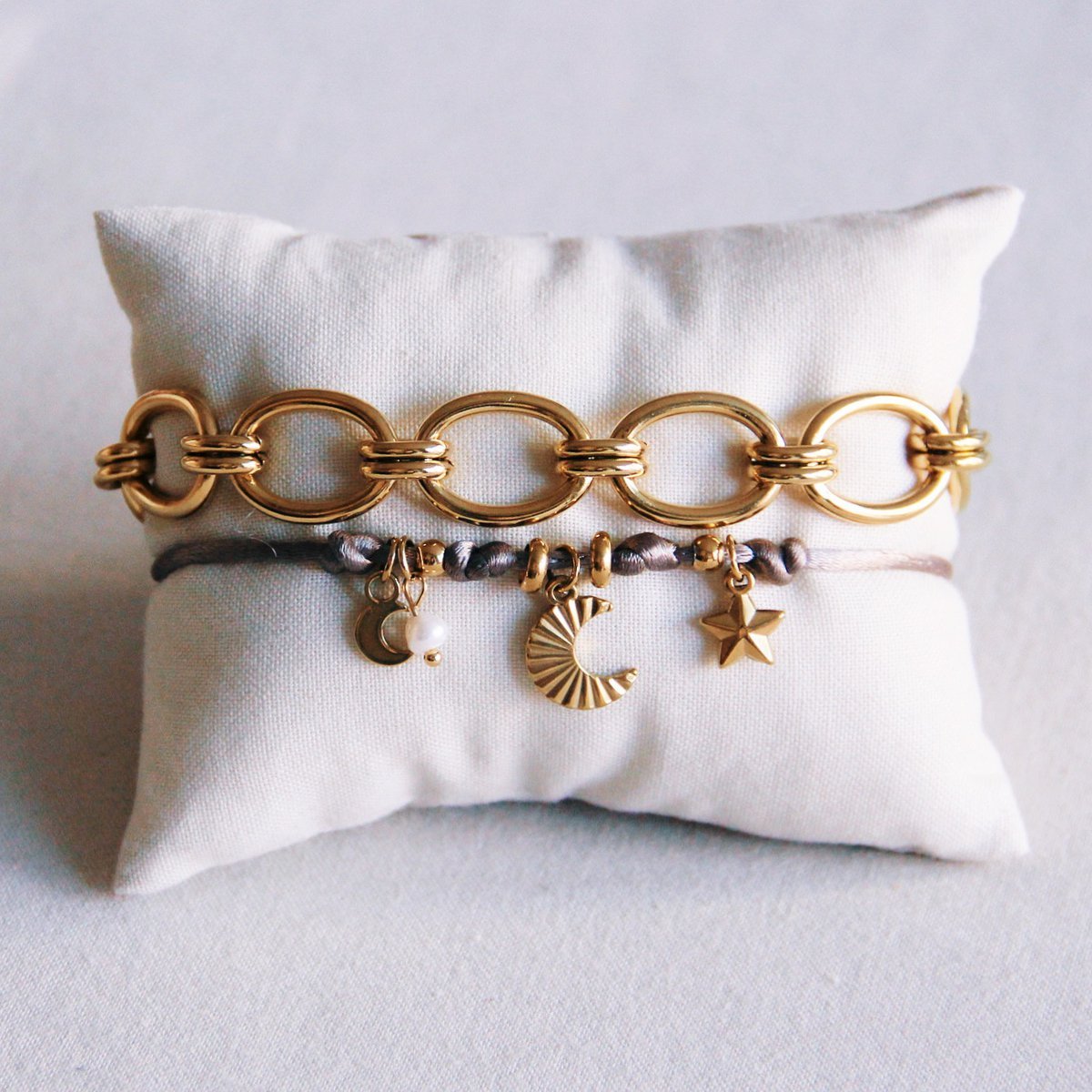 Linked oval bracelet