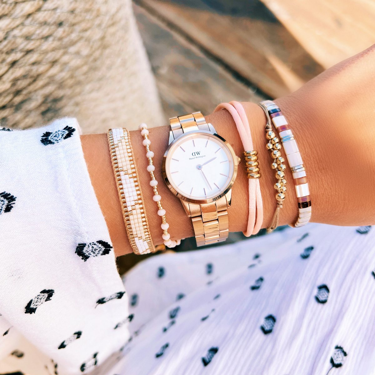 SS102 - Satin bracelet with rings – sand colored / gold