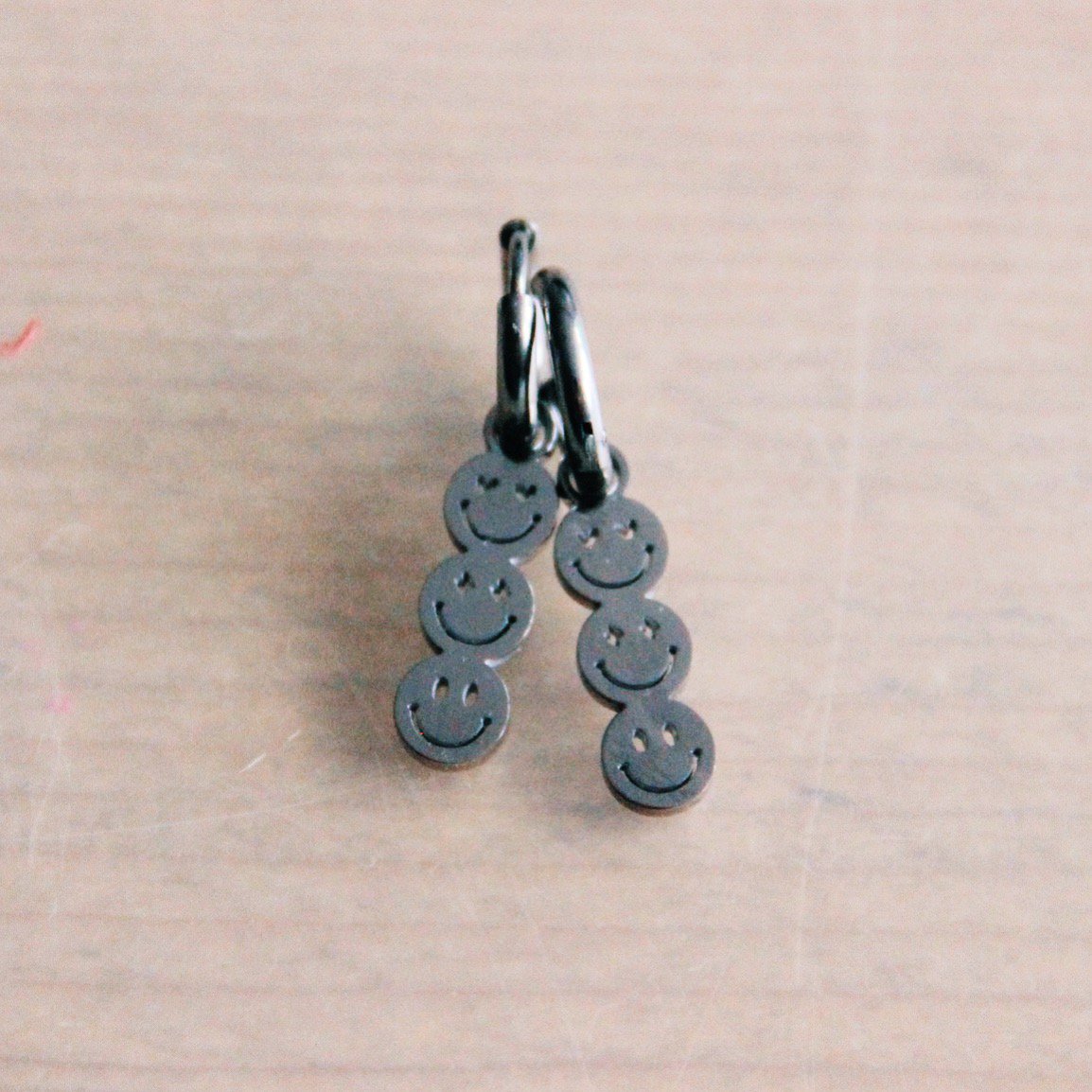 Stainless steel hoop earrings with 3 smileys – silver