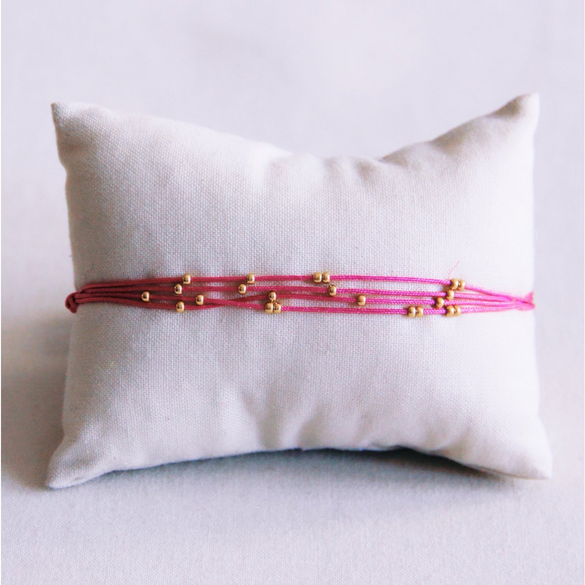 Quadruple satin bracelet with beads - fuchsia