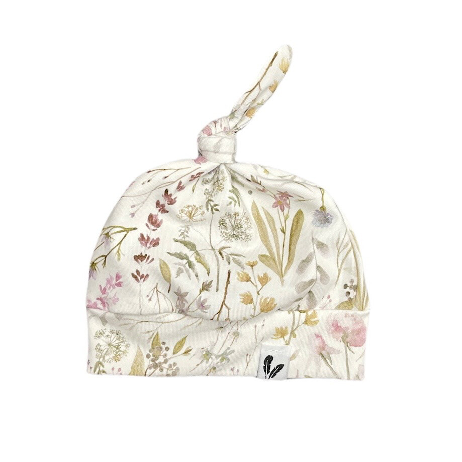 Button hat nature leaves