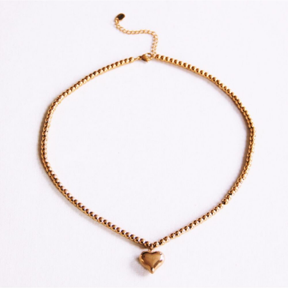 Beaded necklace with heart - gold