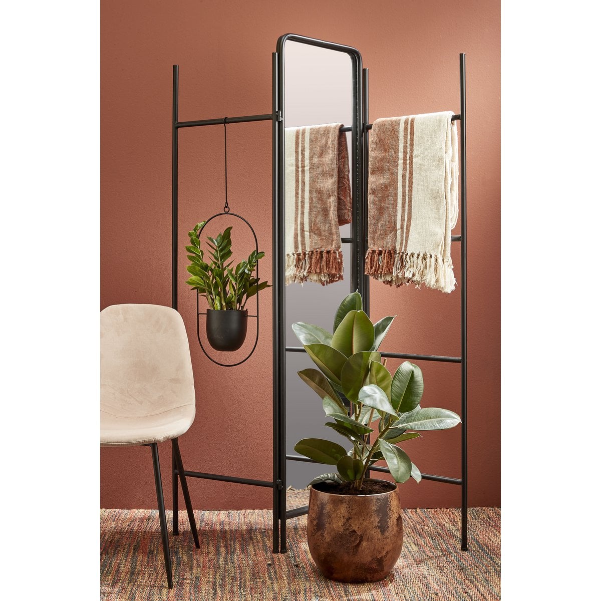 Flowerpot hanging inside Dexter Black