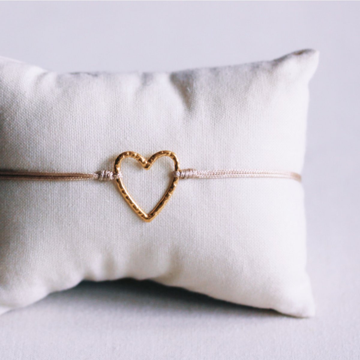Satin bracelet with open heart - sand