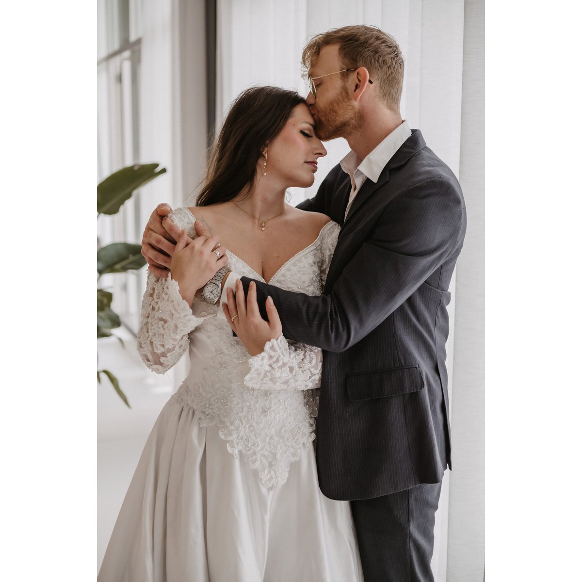 Crystal heart, moonstone and pearl earrings - gold
