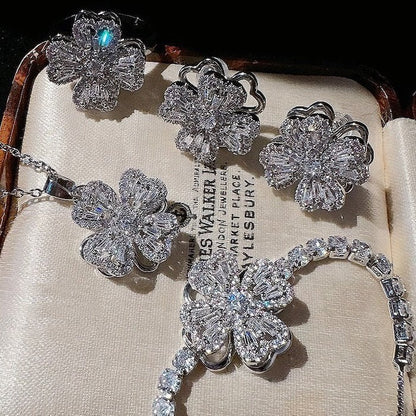 Dazzling Turning Four Leaf Clover Jewelry Set