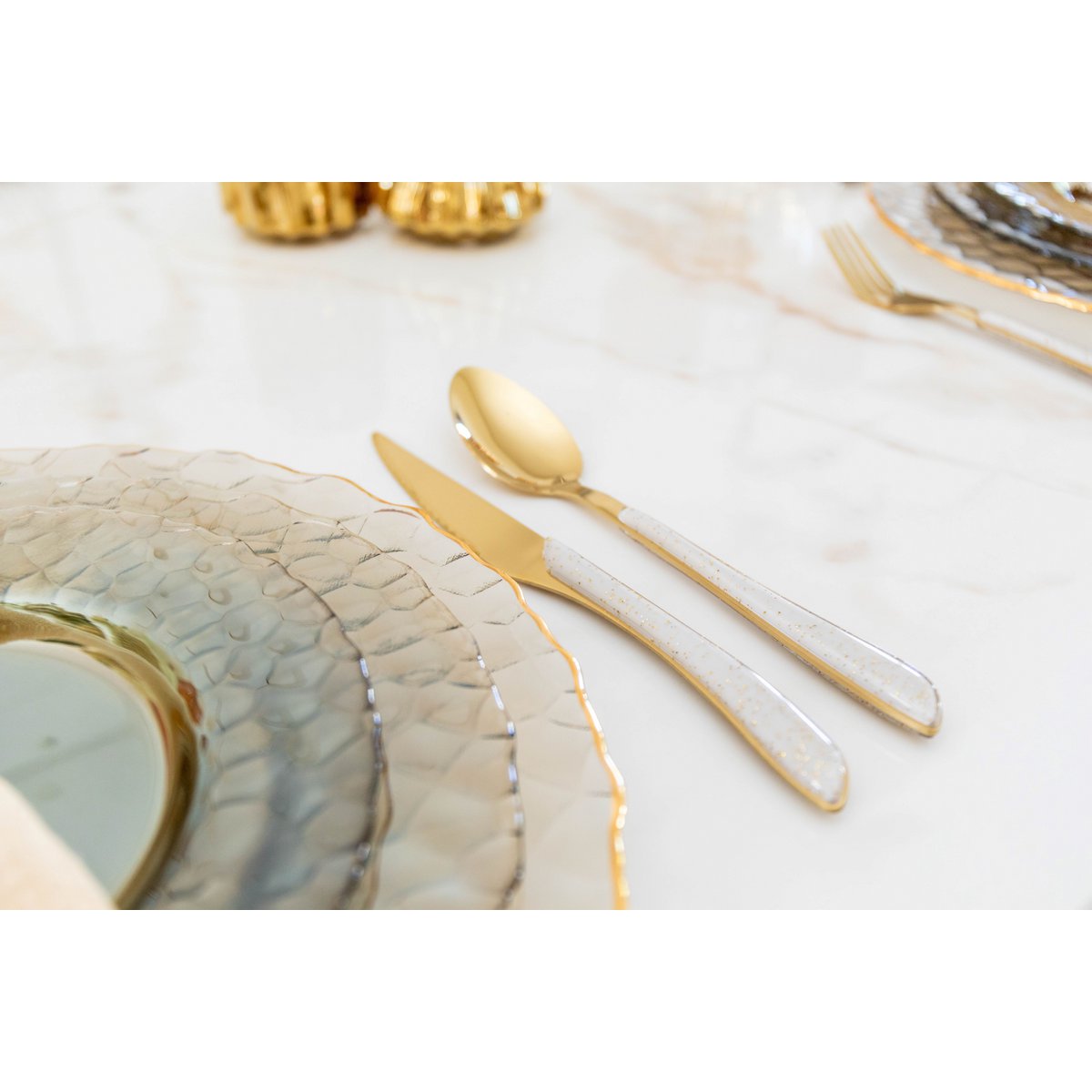 24-PIECE GOLD CUTLERY WITH GLITTER SLEEVES