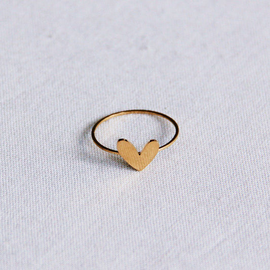 Stainless steel minimalist ring with heart - gold