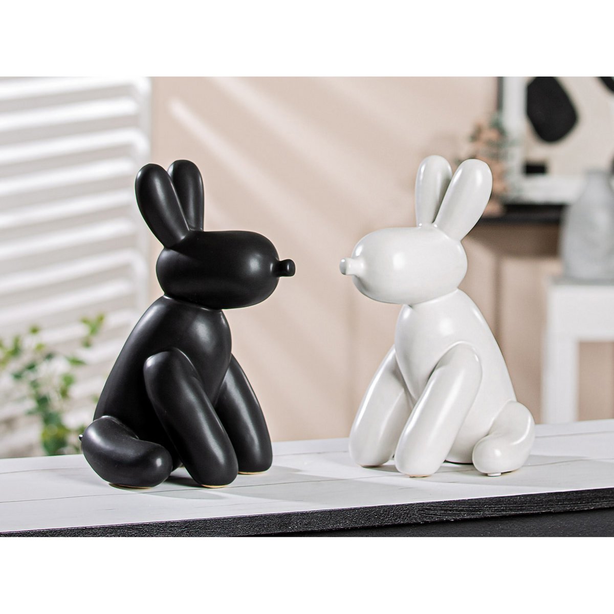 Figure dog balloon dog black