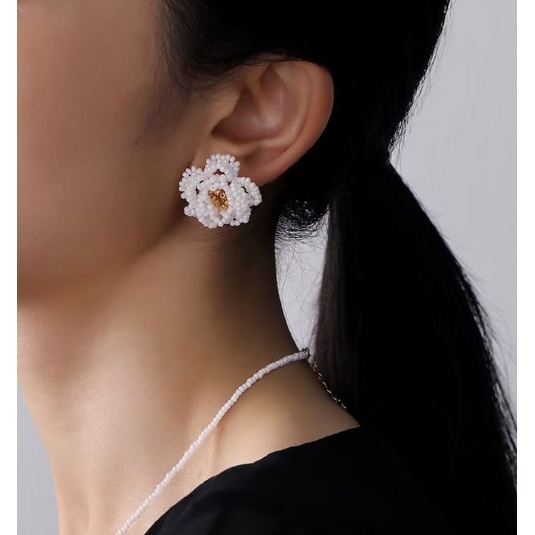 Handmade Daisy Beaded Necklace & Earrings Set