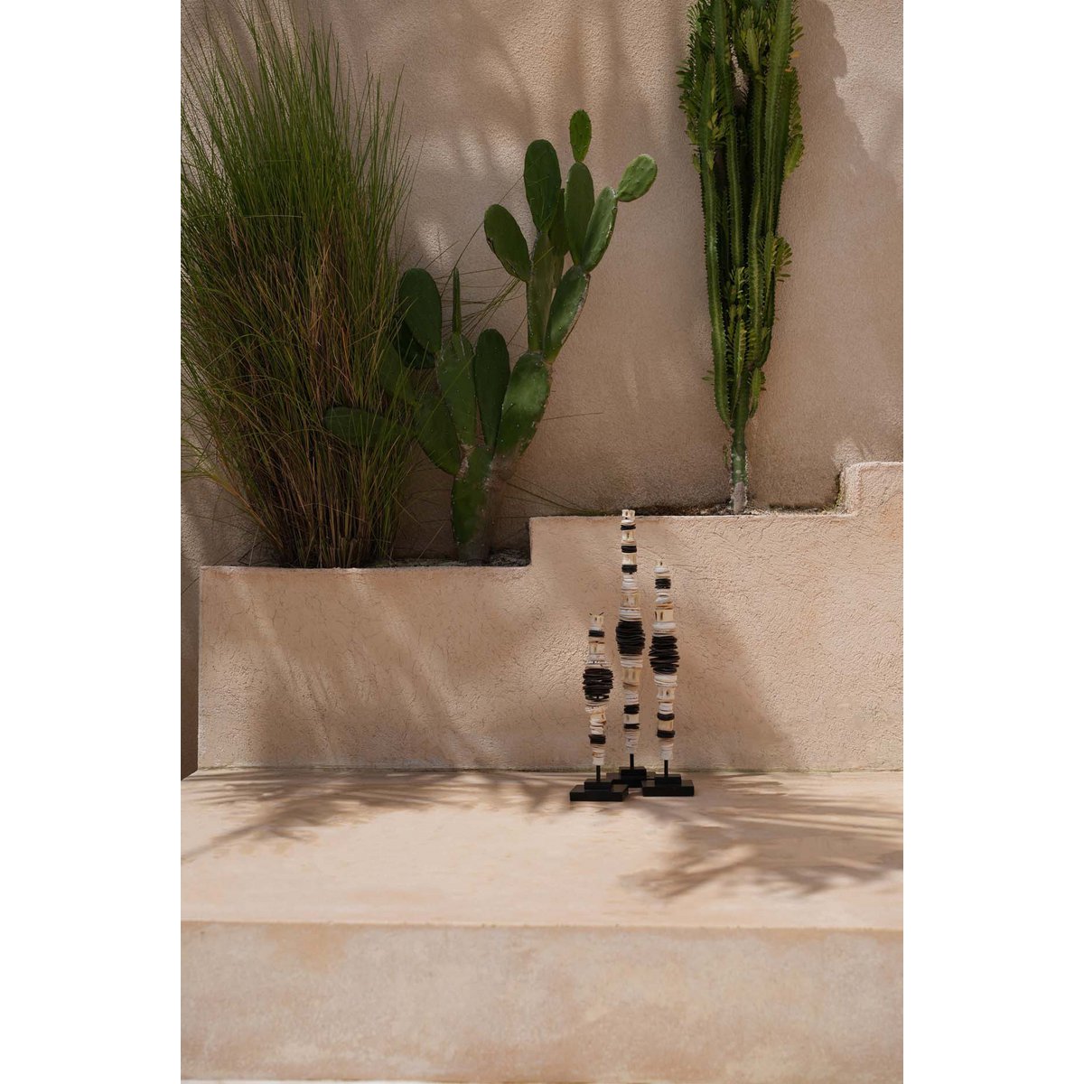 The Money Shell on Stand - Black White - L