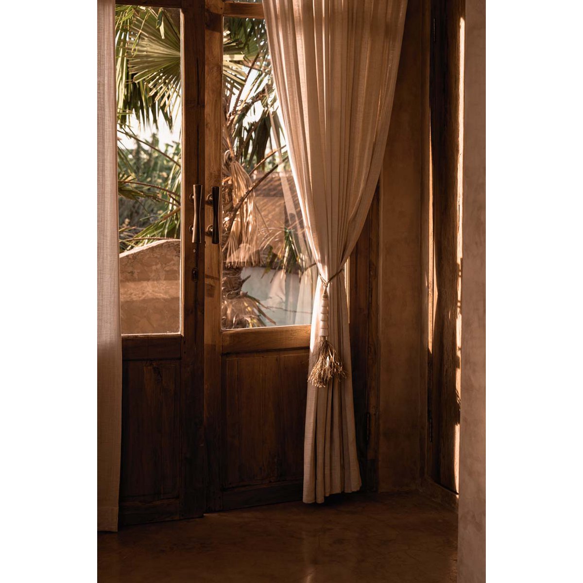 The Cone Shell Tassel - Natural White