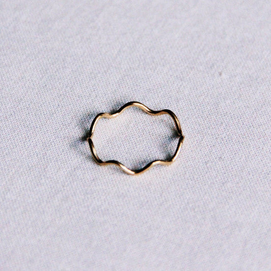 R603: Stainless steel minimalist wave ring - gold