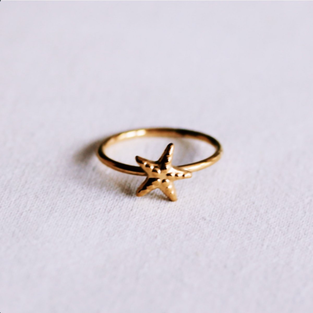 Minimalist ring with starfish