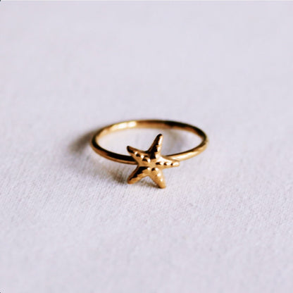 Minimalist ring with starfish