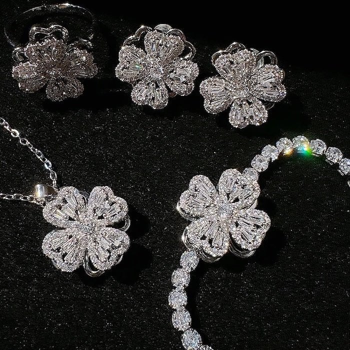 Dazzling Turning Four Leaf Clover Jewelry Set