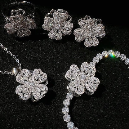 Dazzling Turning Four Leaf Clover Jewelry Set