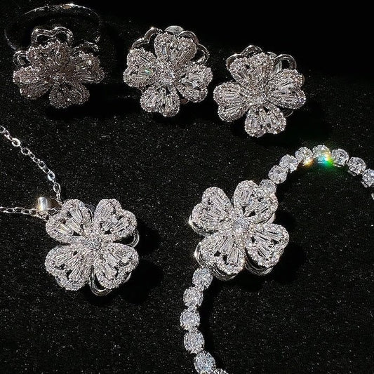 Dazzling Turning Four Leaf Clover Jewelry Set