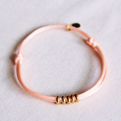 Satin bracelet with rings - salmon/gold