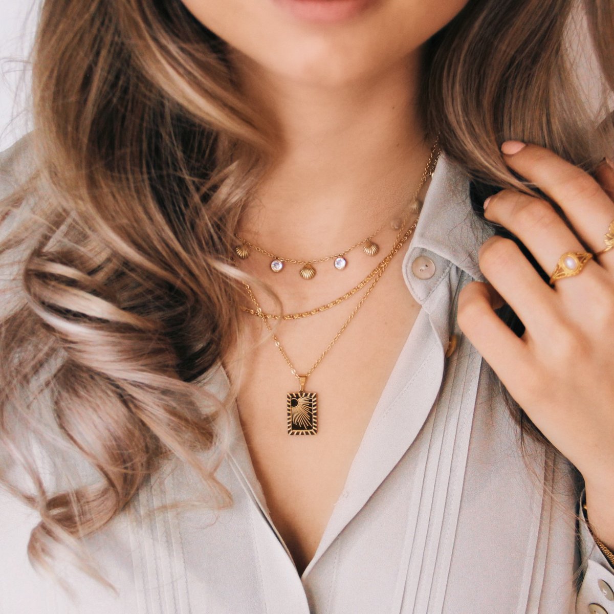 Stainless steel small twisted necklace – gold