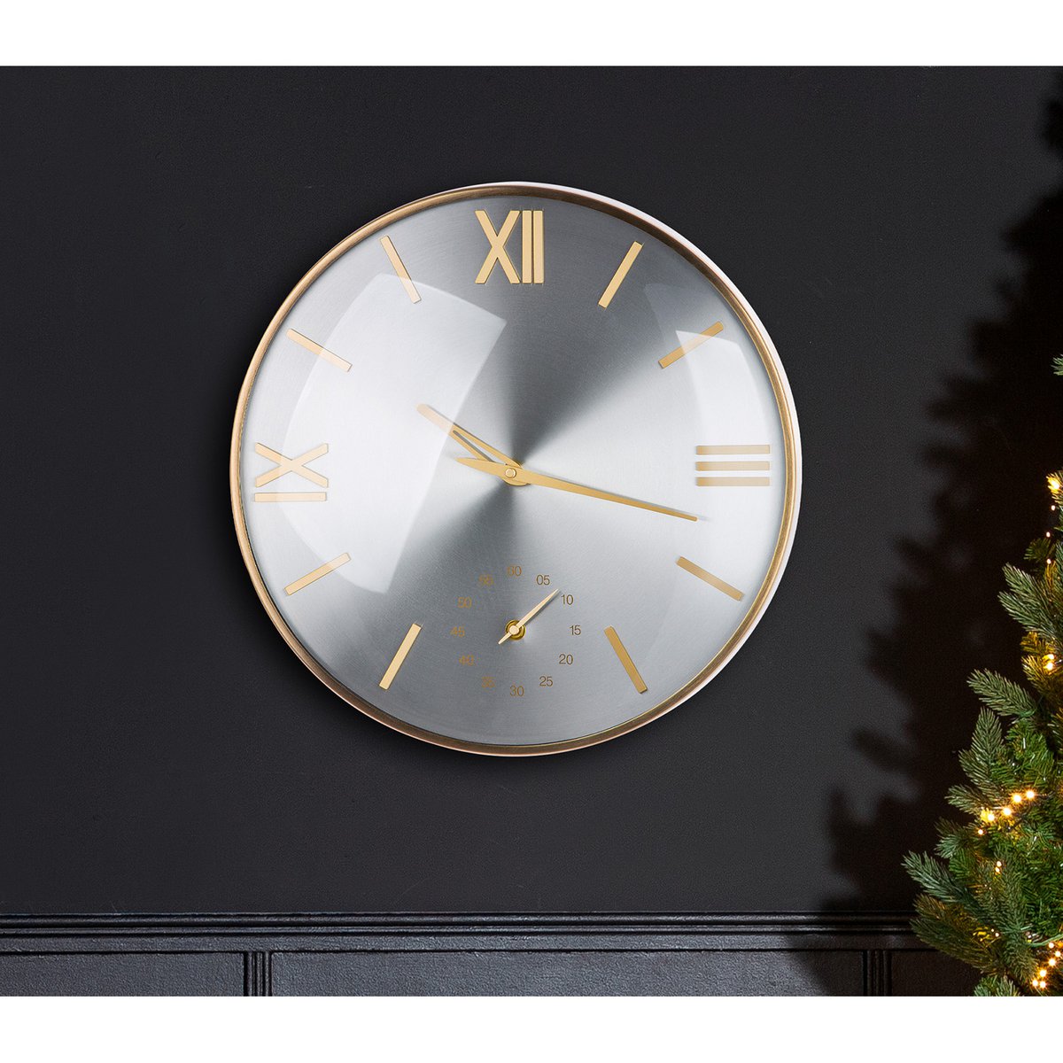 Wall clock bicolor