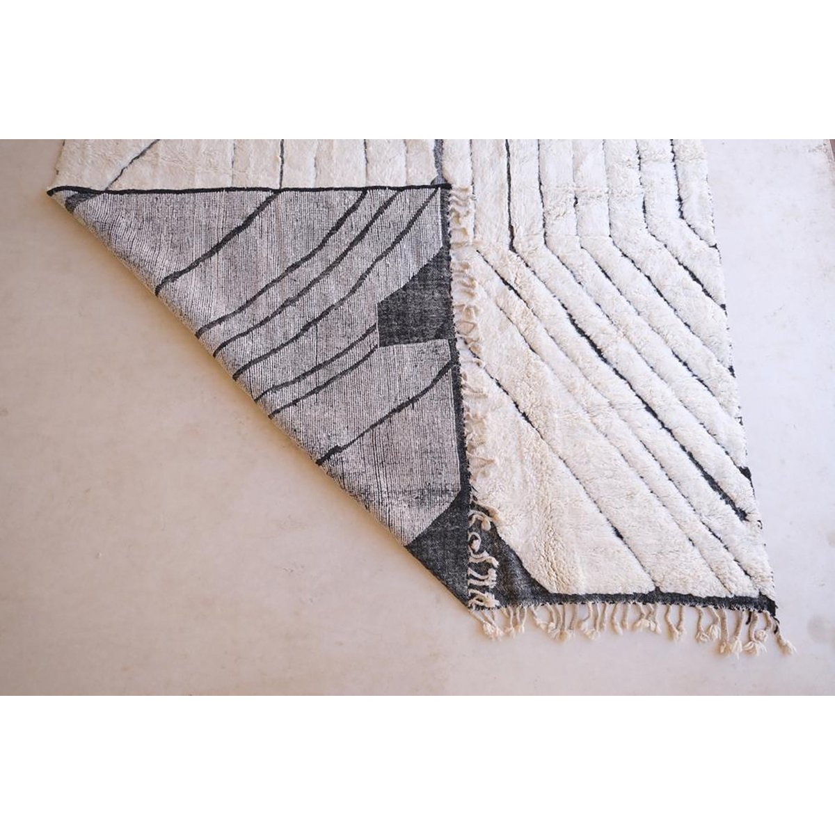 Pure wool Moroccan Berber rug 285 x 403 cm