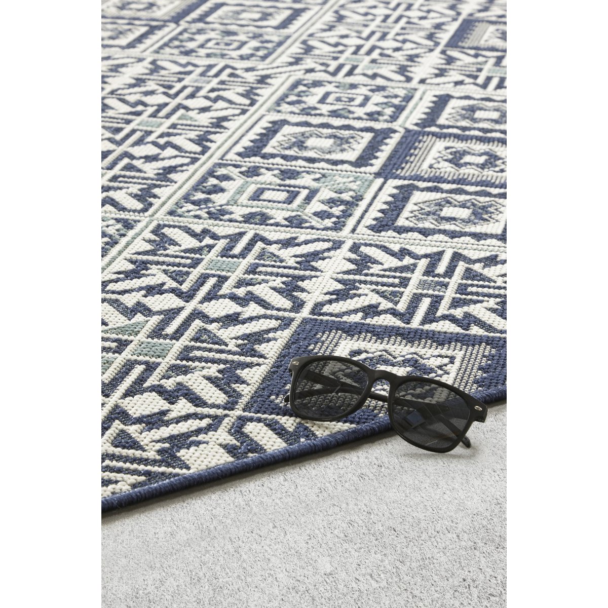 NAZARE indoor outdoor graphic rug