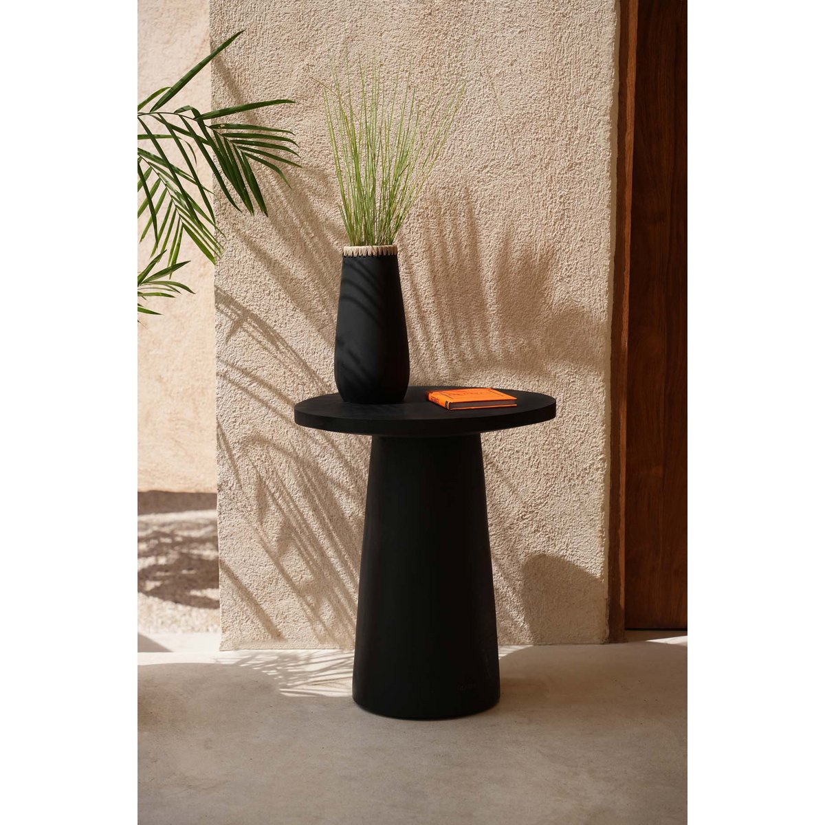 The Sneaky Vase - Black Natural - L