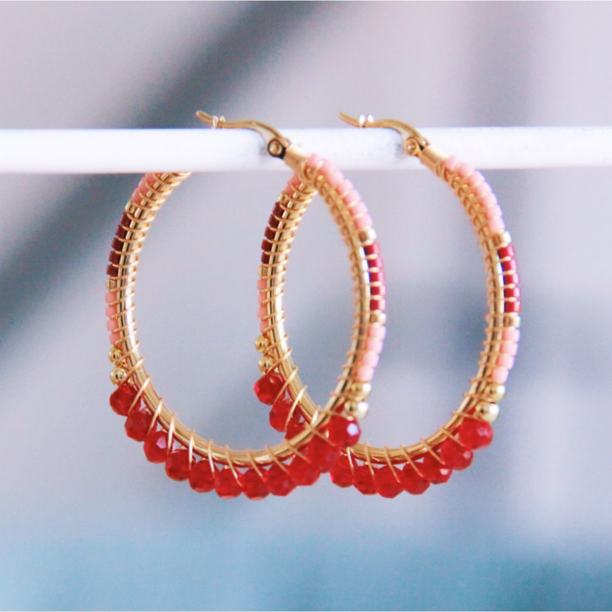 Round faceted Miyuki hoops - red/pink