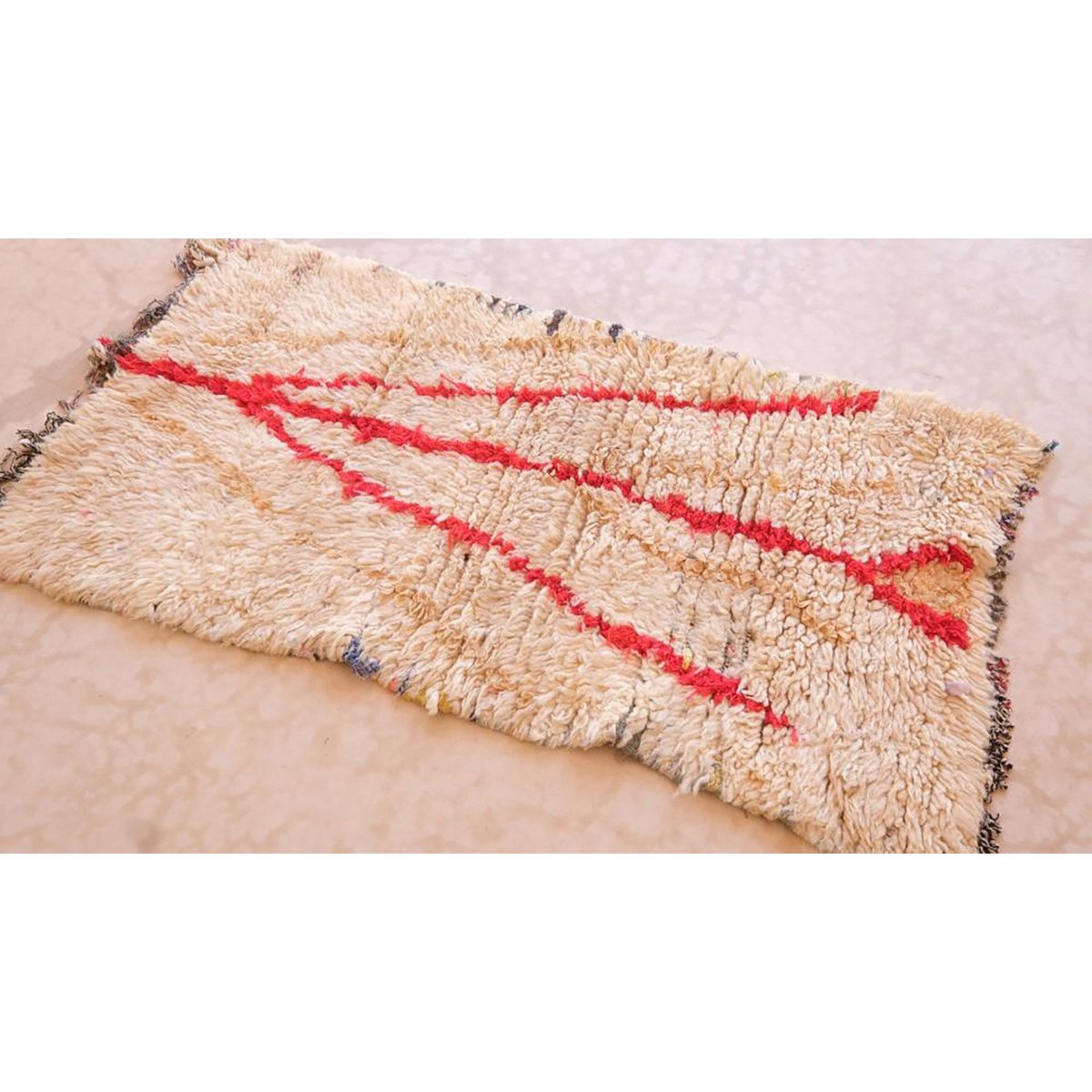 Pure wool Moroccan Berber rug 67 x 127 cm