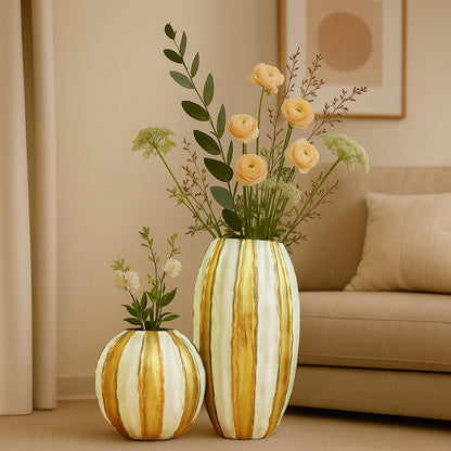 White and gilded vase striped in polyresin 47x47x41cm