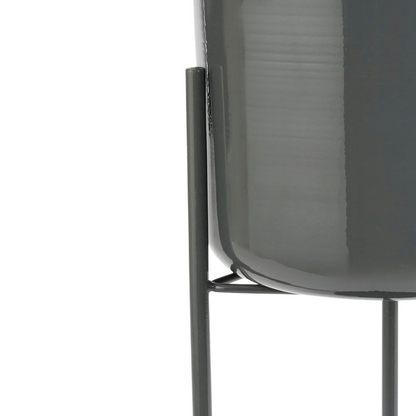Flowerpot inside Colyn Black