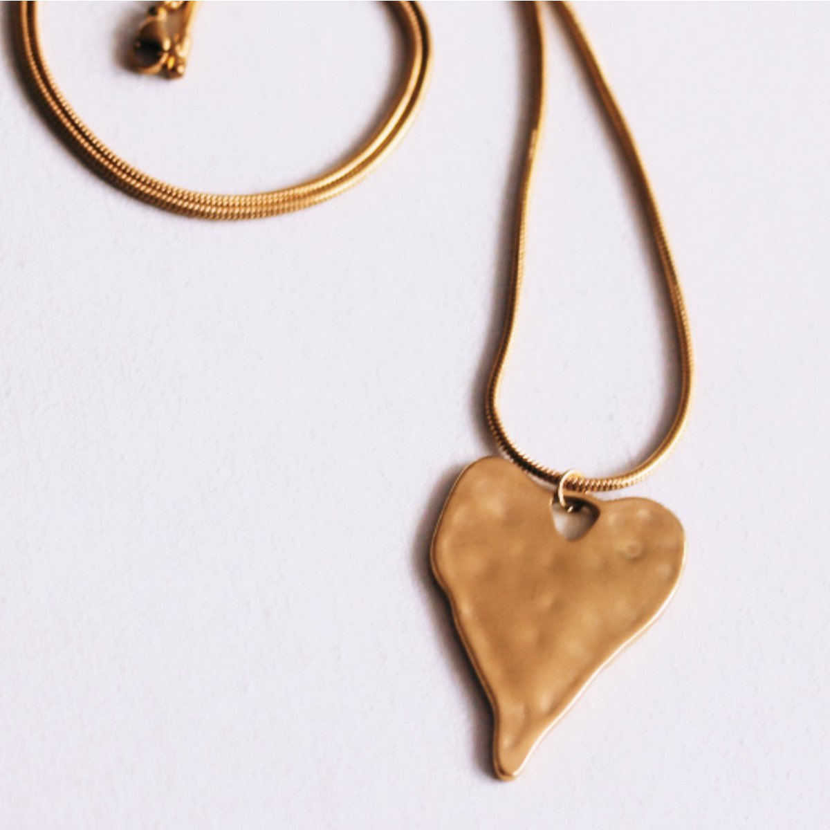 Long snake necklace with XL heart