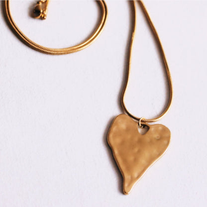 Long snake necklace with XL heart